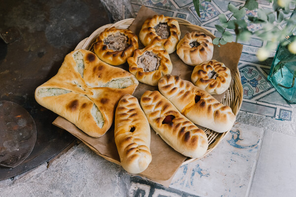 Γεωργιανές πίτες και ψωμί στην Αγία Ζώνη της Κυψέλης