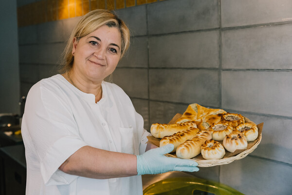 Γεωργιανές πίτες και ψωμί στην Αγία Ζώνη της Κυψέλης