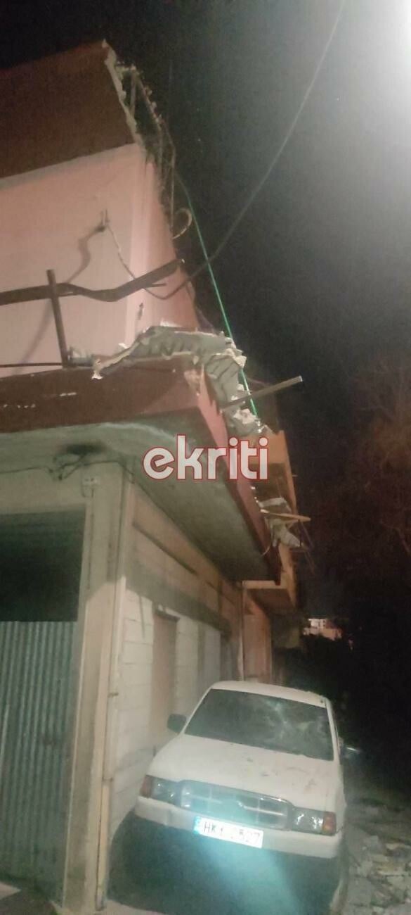 Κρήτη: Έπεσε μπαλκόνι και παρέσυρε καλώδια της ΔΕΗ
