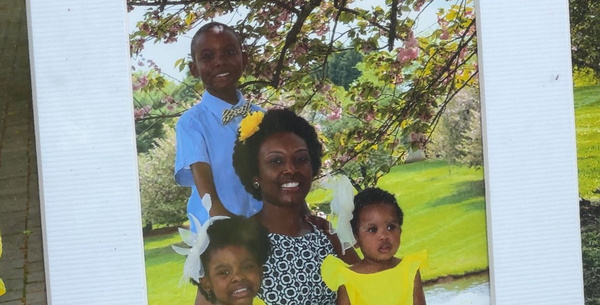 Σκότωσε τα τρία παιδιά της κι αυτοκτόνησε- αλλά η οικογένεια πιστεύει ότι είναι αθώα