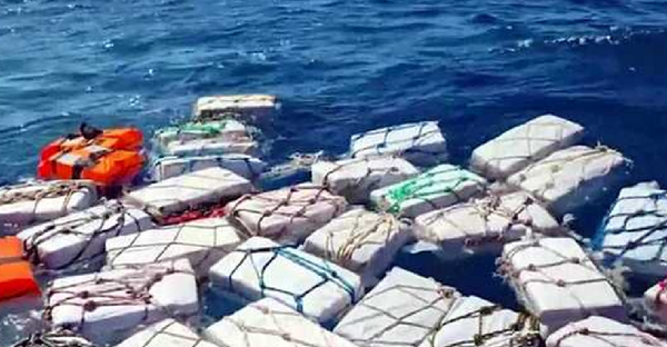 Ιταλία: Δύο τόνους κοκαΐνης κατέσχεσαν οι αρχές στη θάλασσα 
