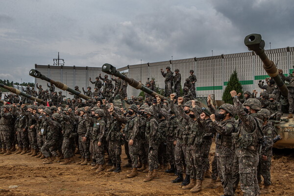 Reuters: Ο Γιουν της Νότιας Κορέας ανοίγει την πόρτα για στρατιωτική βοήθεια στην Ουκρανία