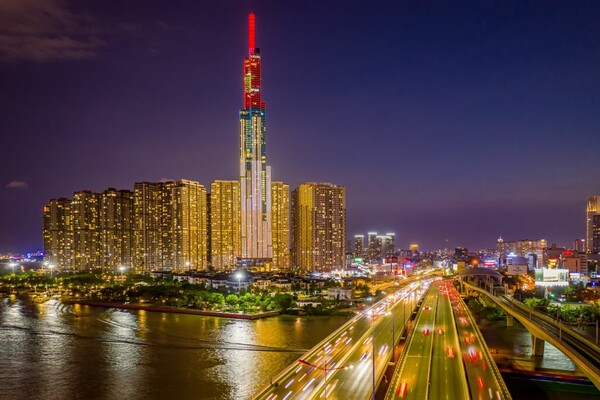 Πολυτελές ξενοδοχείο άνοιξε στην κορυφή του ψηλότερου κτηρίου στο Βιετνάμ