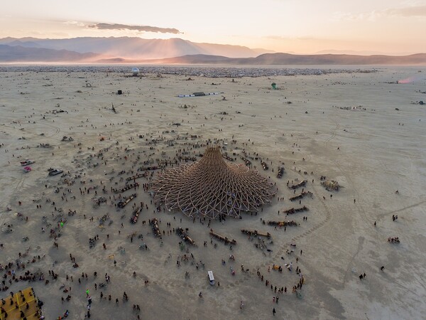 ΕΣΩ 2023: Γεύση από Burning Man στην κορυφαία εκδήλωση αρχιτεκτονικής και design της Αθήνας