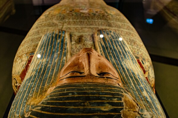 Οδοντικά σφραγίσματα, γυναίκες γιατροί και «ψευδομούμιες στην αρχαία Αίγυπτο