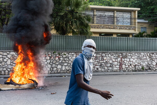 Χάος στην Αϊτή: Κάτοικοι λιθοβόλησαν κι έκαψαν ζωντανούς 10 κακοποιούς- Σε έρευνα της αστυνομίας