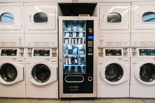 Τα self service laundries που ξεφυτρώνουν παντού στην Αθήνα