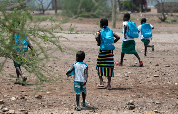 Unicef: Το 90% των έφηβων κοριτσιών στις φτωχές χώρες δεν έχουν πρόσβαση στο διαδίκτυο