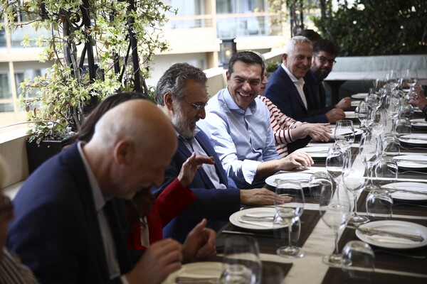Γεύμα στους υποψήφιους του ψηφοδελτίου Επικρατείας παρέθεσε ο Αλέξης Τσίπρας