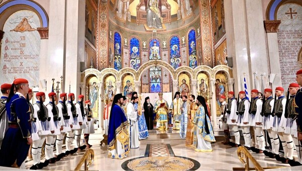 Εντυπωσίασαν οι Εύζωνες της Προεδρικής φρουράς στην παρέλαση στο Μανχάταν