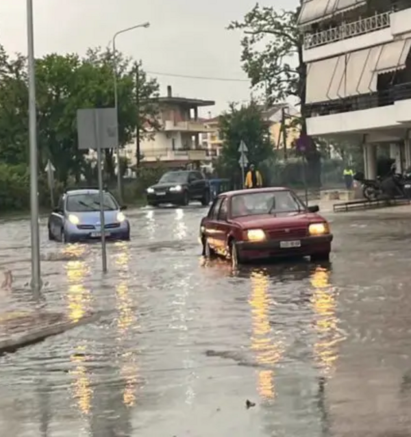 Κακοκαιρία στα Τρίκαλα: Ζημιές σε δρόμους και σπίτια – Πλημμύρισε το Γενικό Νοσοκομείο