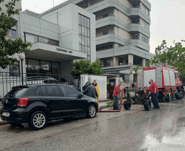 Κακοκαιρία στα Τρίκαλα: Ζημιές σε δρόμους και σπίτια – Πλημμύρισε το Γενικό Νοσοκομείο