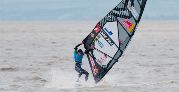 Ο Lennart Neubauer κερδίζει το 1ο του EFPT Surf Opening 2023 στην Αυστρία