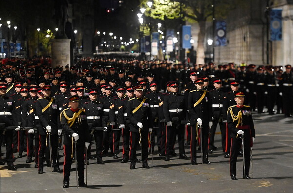 Στέψη βασιλιά Καρόλου: Η εντυπωσιακή πρόβα στους δρόμους του Λονδίνου και η μεγάλη παρέλαση