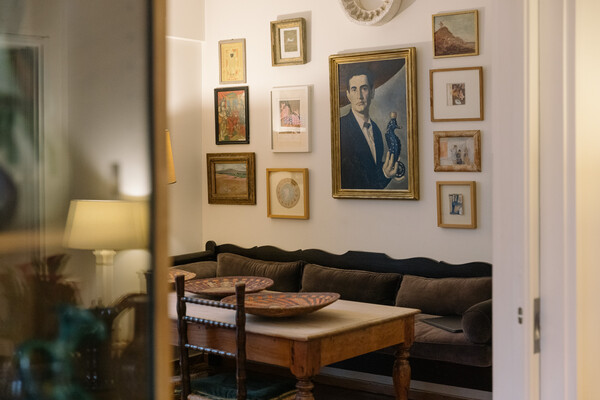 Ένα διαμέρισμα στο Σύνταγμα αφηγείται την ιστορία της ελληνικής κεραμικής