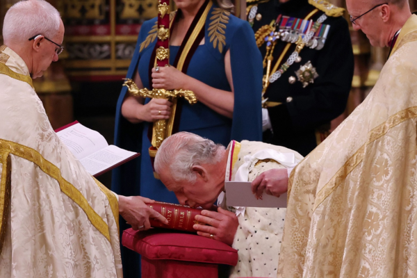 «God save the King»: Κι επίσημα νέος βασιλιάς του Ηνωμένου Βασιλείου ο Κάρολος