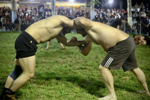 20 φωτογραφίες από τους πρόσφατους παραδοσιακούς αγώνες πάλης με λάδι, στη Νιγρίτα Σερρών.