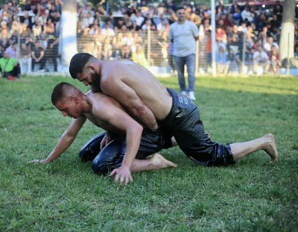 20 φωτογραφίες από τους πρόσφατους παραδοσιακούς αγώνες πάλης με λάδι, στη Νιγρίτα Σερρών.