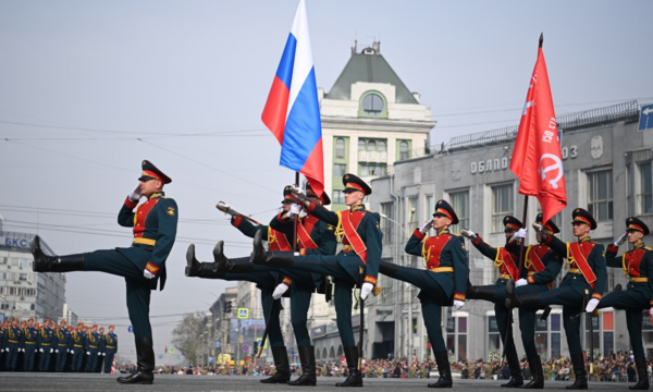 Παρουσία Πούτιν και απουσία τανκ η στρατιωτική παρέλαση για την Ημέρας της Νίκης στη Μόσχα 