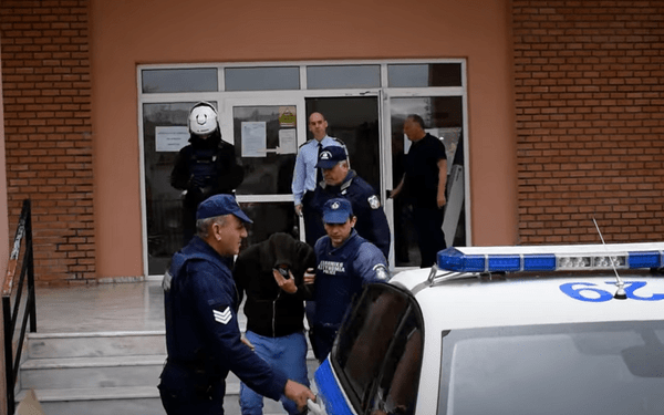 Άρτα: «Αισθάνομαι άχρηστος άνθρωπος», λέει ο πατέρας- Τον στηρίζει η μητέρα