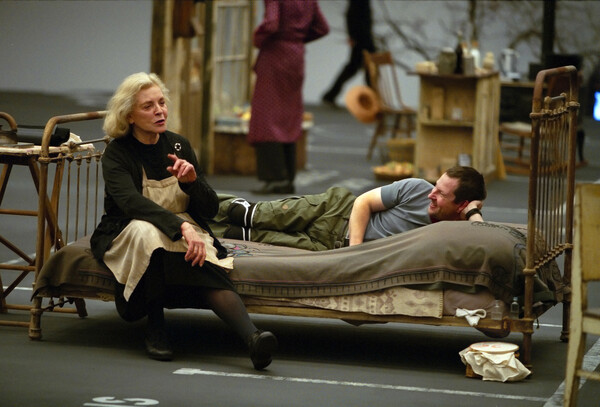 20 χρόνια “Dogville”: Οι πρωταγωνιστές θυμούνται τα επεισοδιακά γυρίσματα