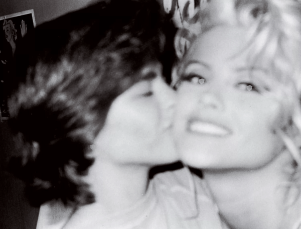 Τι πραγματικά συνέβη με την Anna Nicole Smith; Οι έρωτες, τα ψέματα και η υπερβολική ζωή της