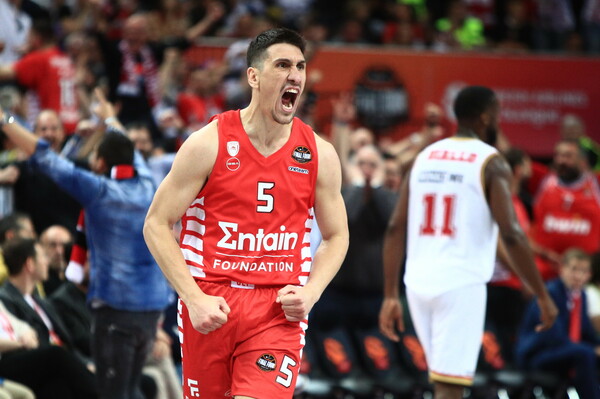 Στον τελικό της Euroleague ο Ολυμπιακός με εμφάνιση «όνειρο»