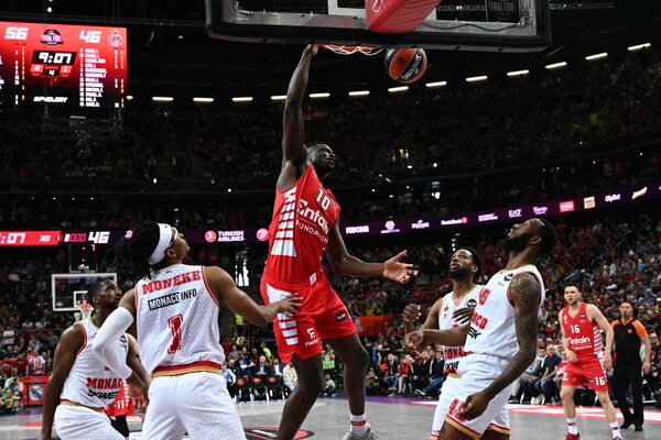 Στον τελικό της Euroleague ο Ολυμπιακός με εμφάνιση «όνειρο»
