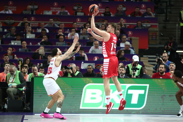 Στον τελικό της Euroleague ο Ολυμπιακός με εμφάνιση «όνειρο»