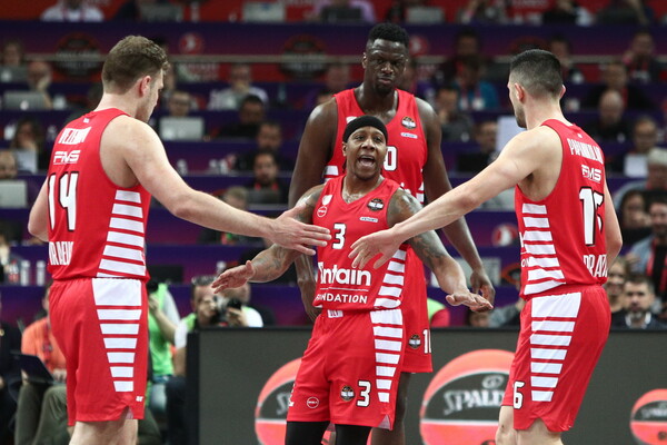 Στον τελικό της Euroleague ο Ολυμπιακός με εμφάνιση «όνειρο»