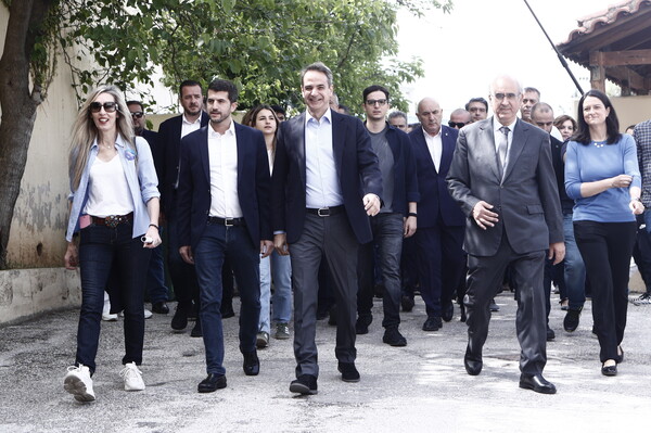 Εκλογές 2023: Στην Κηφισιά ψήφισε ο Μητσοτάκης - «Αύριο θα ξημερώσει ακόμα καλύτερη μέρα για την πατρίδα μας»