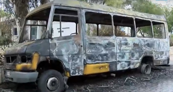 Επεισόδια με μολότοφ στην Πολυτεχνειούπολη- Κάηκε ένα όχημα