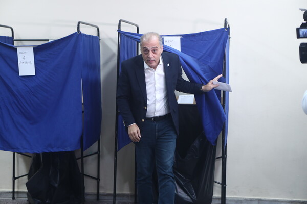 Εκλογές 2023: Ψήφισε ο Βελόπουλος, μίλησε για «ενδεχόμενο νοθείας»