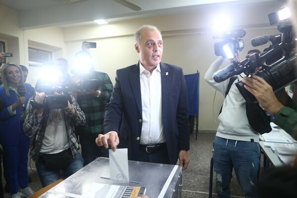 Εκλογές 2023: Ψήφισε ο Βελόπουλος, μίλησε για «ενδεχόμενο νοθείας»