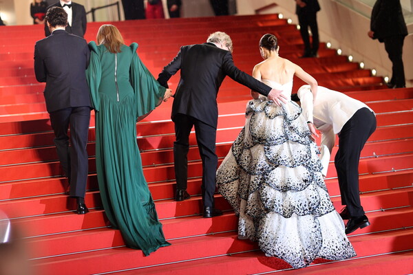 Η Νάταλι Πόρτμαν με εκθαμβωτικό Dior στο Φεστιβάλ Καννών 