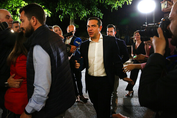 Μαλλιά κουβάρια στο ΣΥΡΙΖΑ για την υπαρξιακή ήττα
