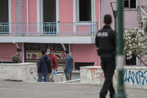 Δολοφονία στη Βαρβάκειο: Με πέντε τραύματα στον λαιμό εντοπίστηκε η γυναίκα