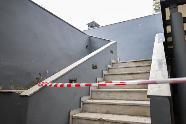 Δολοφονία στη Βαρβάκειο: Με πέντε τραύματα στον λαιμό εντοπίστηκε η γυναίκα