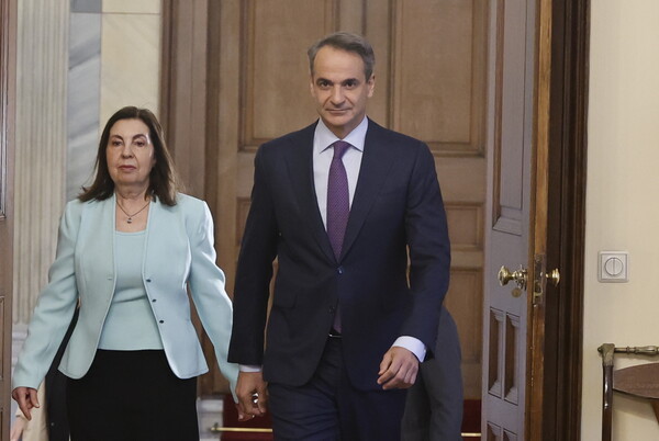 Εκλογές 2023 – Σύσκεψη πολιτικών αρχηγών: Η αμηχανία Τσίπρα, η χειραψία με Μητσοτάκη και τα πηγαδάκια
