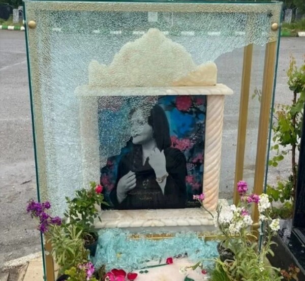 Ιράν: Βανδάλισαν τον τάφο της Μάσχα Αμινί - Καταγγελίες από την οικογένειά της