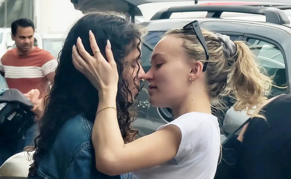 Το παθιασμένο φιλί της Λίλι Ρόουζ Ντεπ στη 070 Shake: «4 μήνες με τον έρωτά μου»