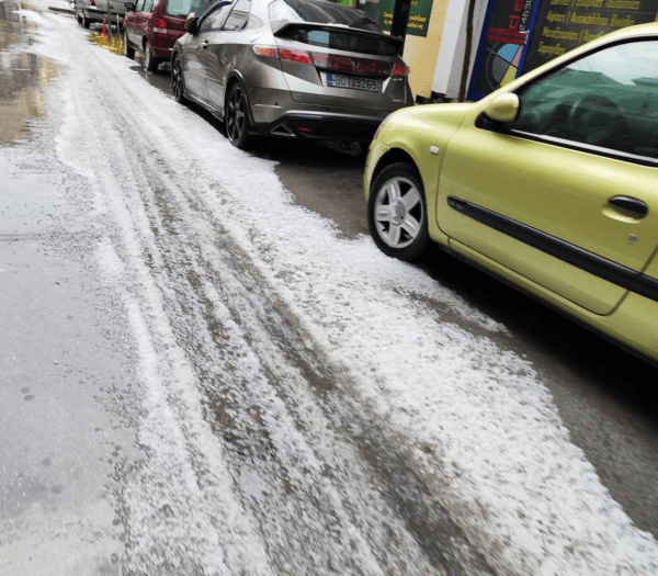 Καιρός: Χαλαζόπτωση στην Πτολεμαΐδα- Πλημμύρισαν οι δρόμοι