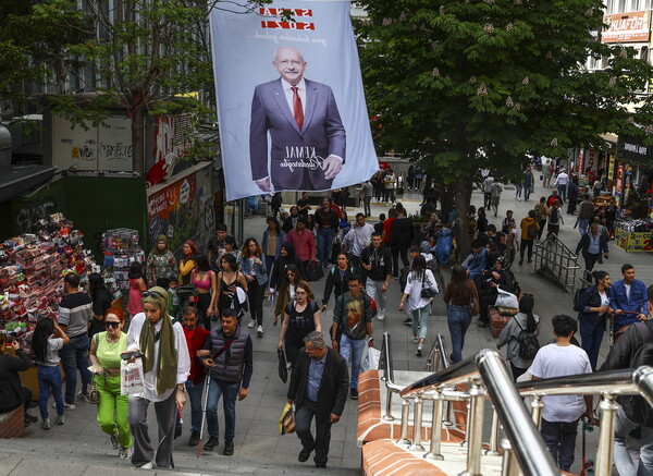 Financial Times για εκλογές στην Τουρκία: Το πελατειακό κράτος στηρίζει τον Ερντογάν
