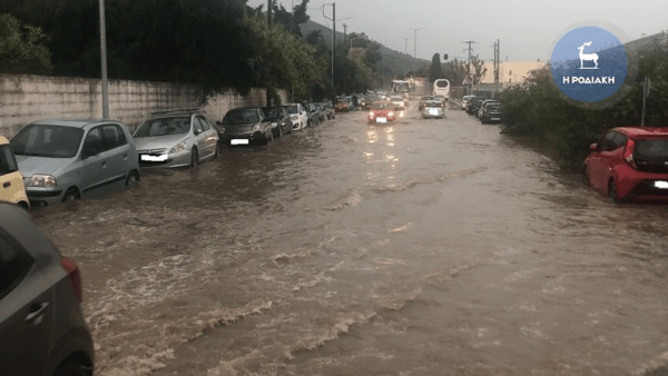 Κακοκαιρία στη Ρόδο: Προβλήματα σε δρόμους και επιχειρήσεις