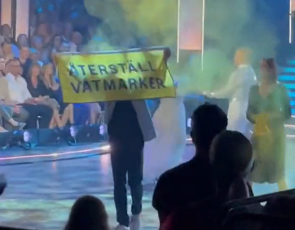 Σουηδία: Ακτιβιστές για το κλίμα εισβάλλουν στον τελικό του σόου «Let's Dance»