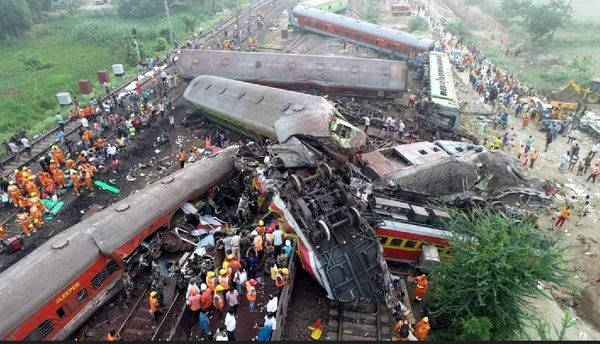 Ινδία - Σύγκρουση τρένων: 288 νεκροί και 850 τραυματίες