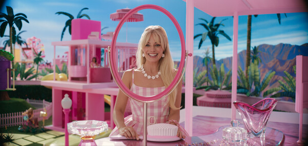 Barbie: Η ταινία χρειάστηκε τόσο πολύ ροζ χρώμα που «προκάλεσε διεθνή έλλειψη» 