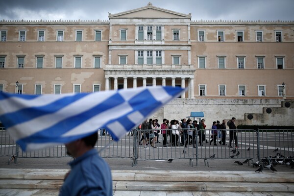 Reuters: Η Ελλάδα είναι στα μισά των άθλων του Ηρακλή