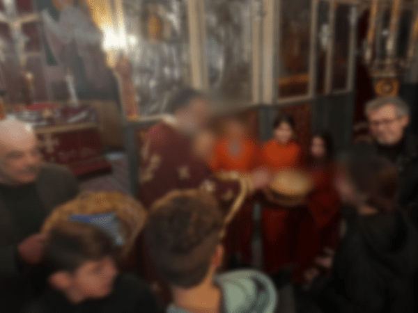 Σφοδρές αντιδράσεις για την αργία σε ιερέα που έκανε «παπαδάκια» δύο κορίτσια