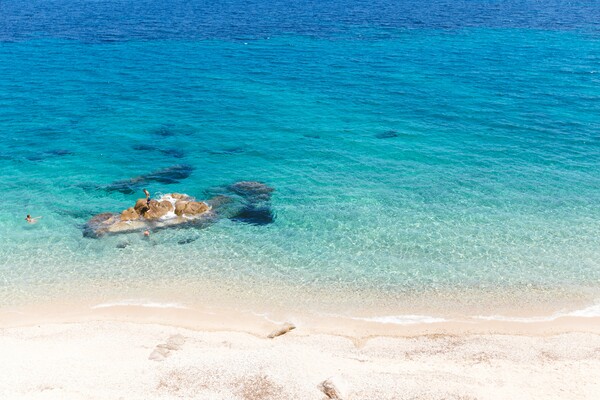 «Άριστα» τα νερά κολύμβησης σε Ελλάδα, Κύπρο, Αυστρία και Κροατία το 2022